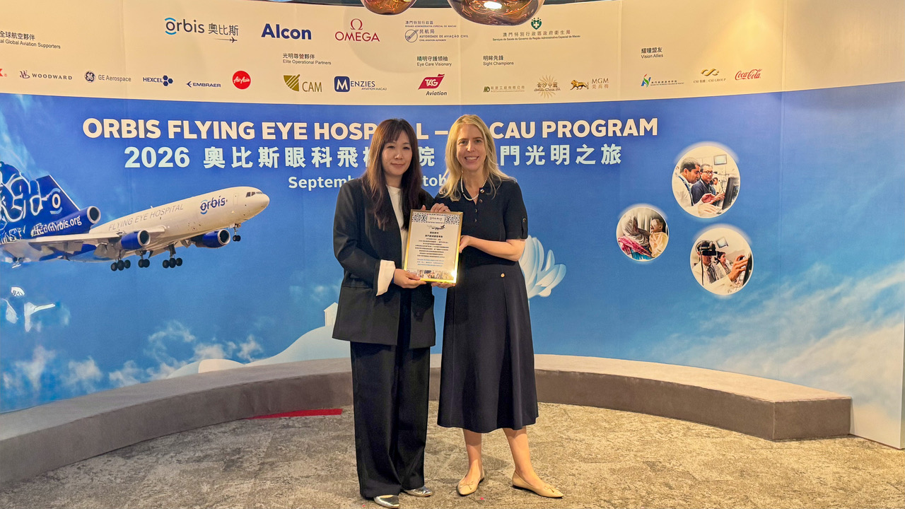 Assistant Professor Chao Ka Kei received a certificate of appreciation on behalf of the College as a co-organizer